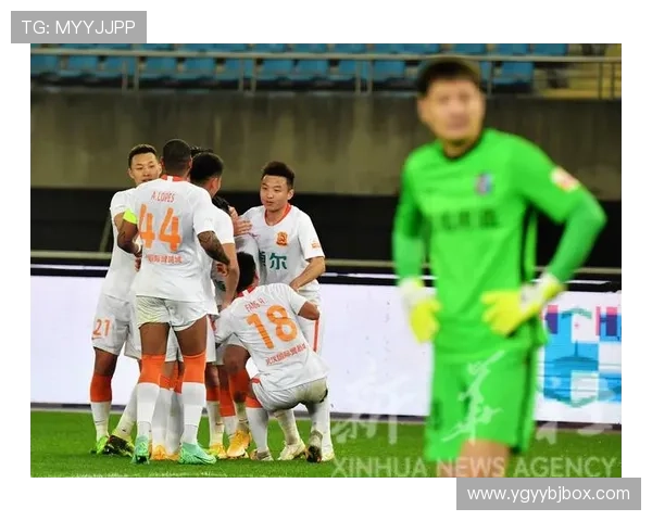 武汉足球队中路突破革新探索与战术分析全景报告 武汉足球队中路突破革新探索与战术分析全景报告