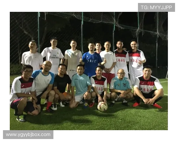 足球明星合影最新视频揭晓足坛巨星背后的友谊与默契瞬间