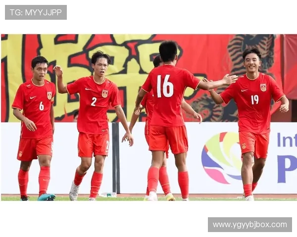 中国媒体热评越南足球明星表现引发两国球迷热议与关注